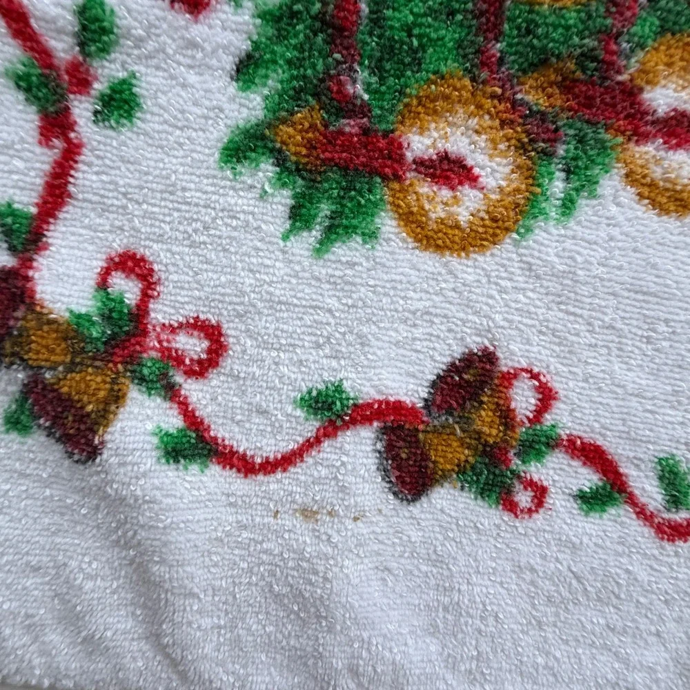 Vintage JCPenney Christmas Hand Towel Set Green Santa Claus Wreath Fringed USA